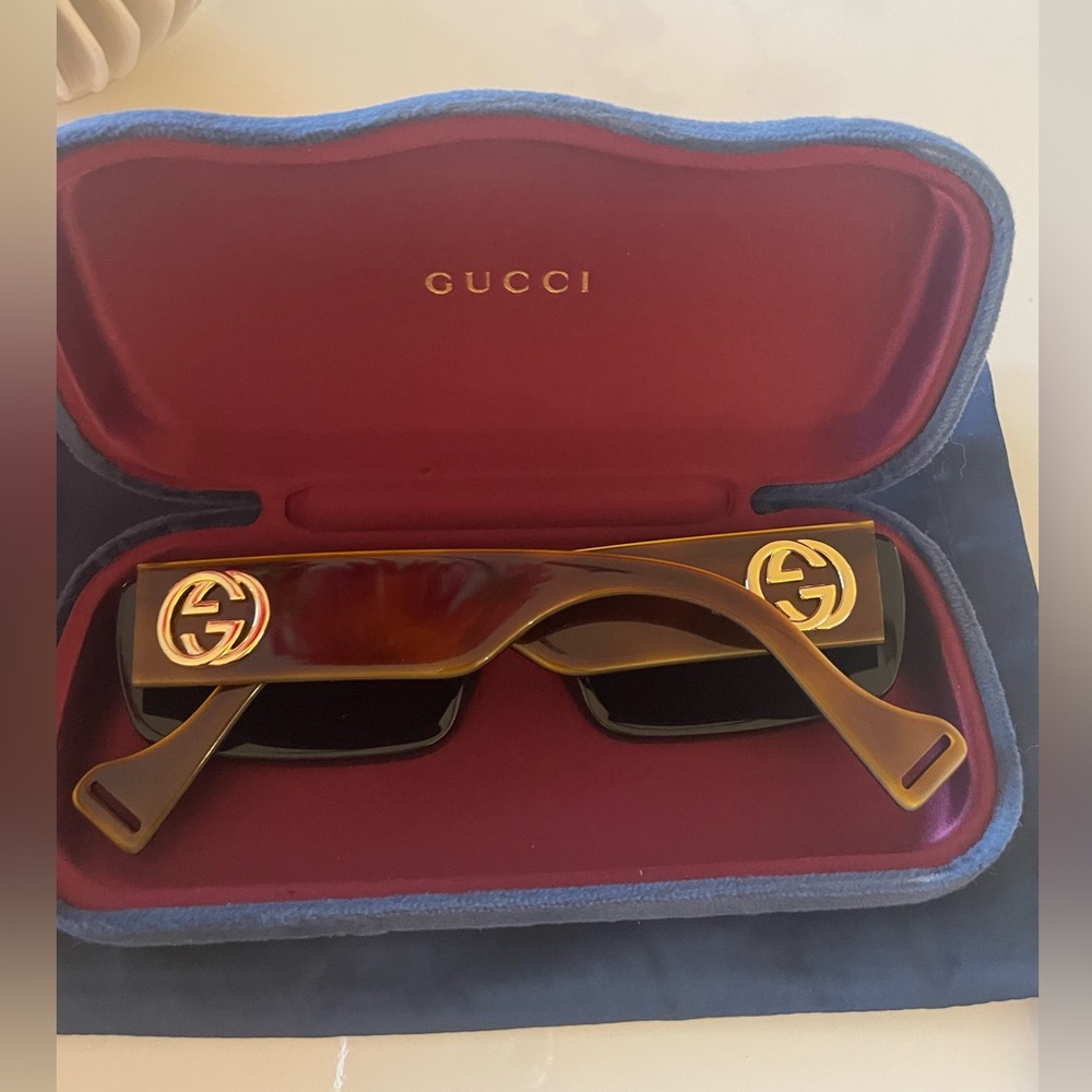 Gucci Black Rectangular Sunglasses for Women - Picture 8 of 11